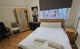 London Edgware Station Apartment